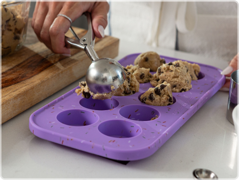 Cookies going into cookie tray